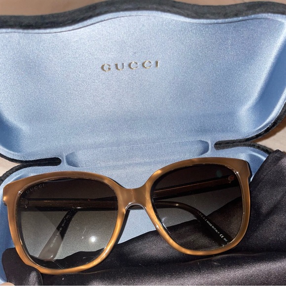 💥GUCCI Sunglasses in taupe - Picture 1 of 2
